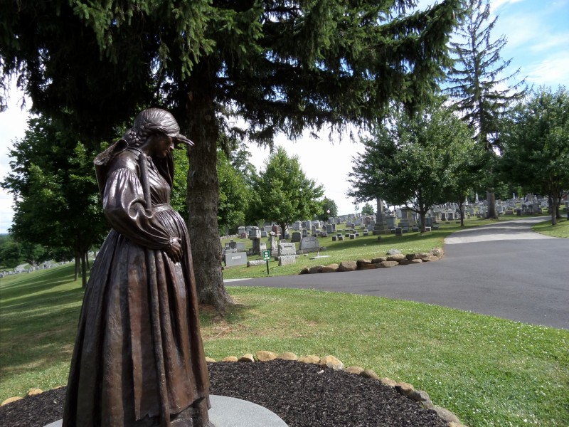 Monument to Elizabeth Thorn, the pregnant gravedigger, in Evergreen Cemetery.